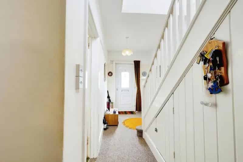 3 Bedroom Semi-Detached House for Sale Irving Road