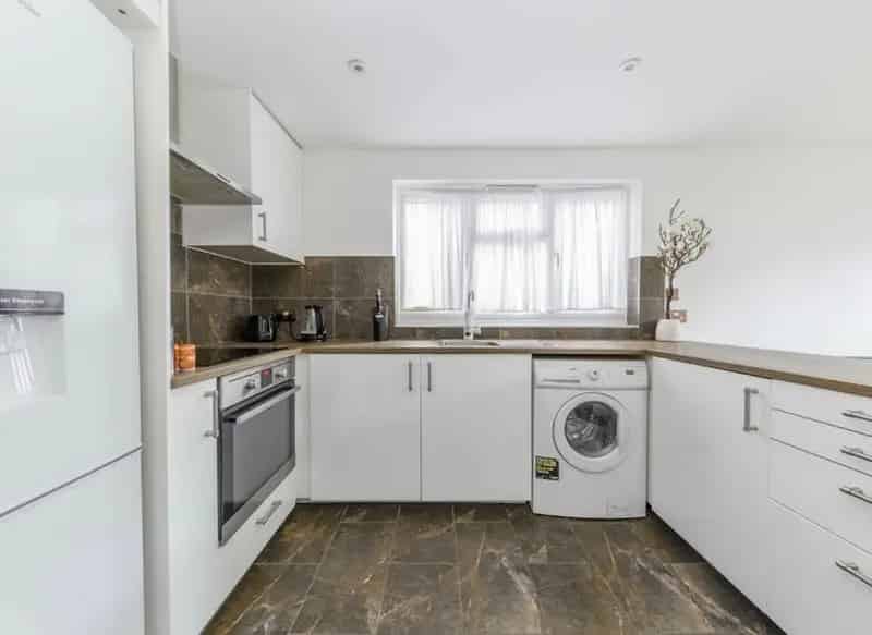2 Bed Ground Floor Flat with Private Garden