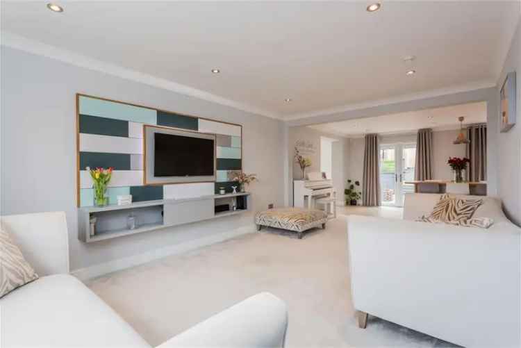 5 Bed House - Detached with 4 Reception Rooms