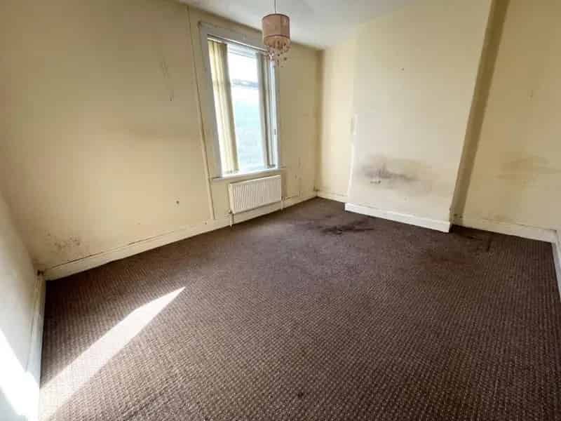 3 Bed Mid Terrace House For Sale No Chain