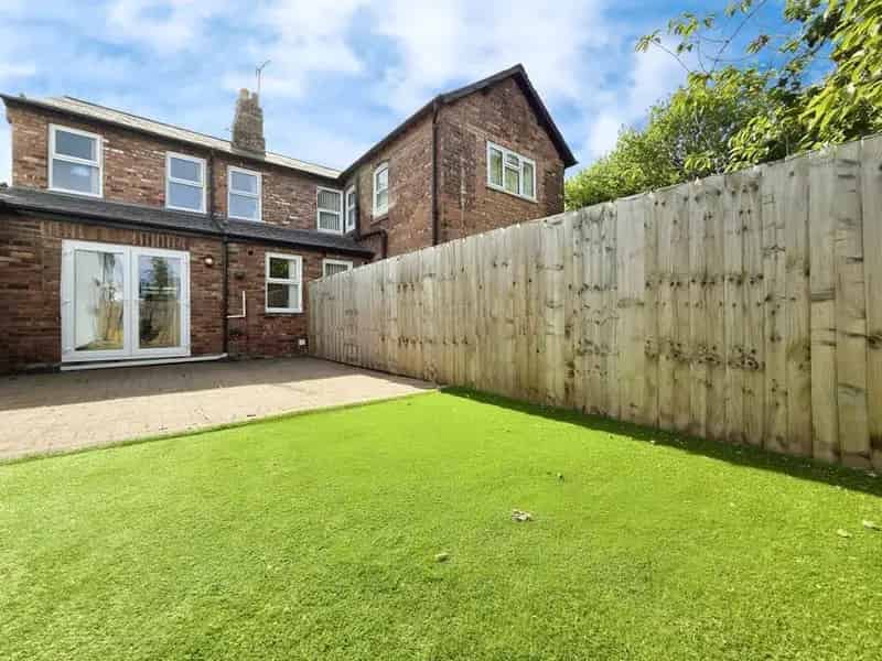 2 Bedroom Semi Detached House Chester CH1