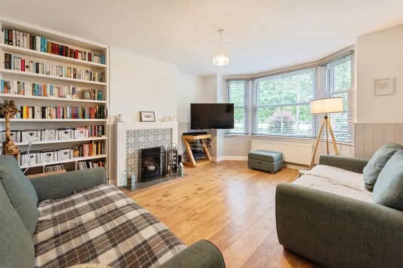 5 Bedroom Family Home with Garden and Ample Parking