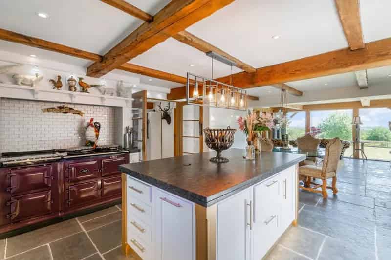 4 Bedroom Detached House For Sale in Warwickshire Countryside