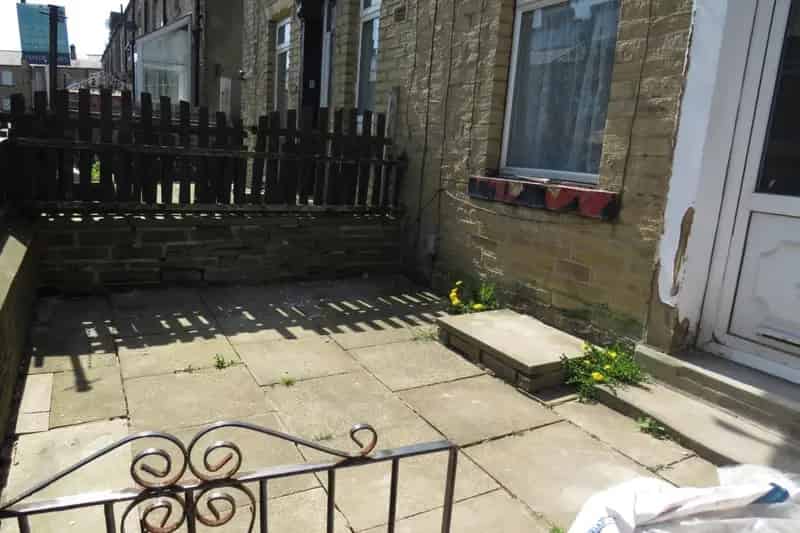 Two Bedroom House in Lee Mount Available July