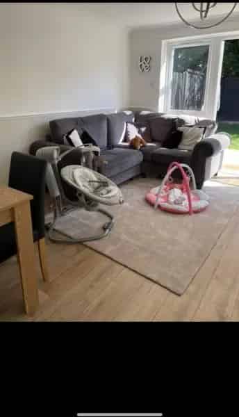 2 Bed House Large Garden Driveway New Windows Family Home
