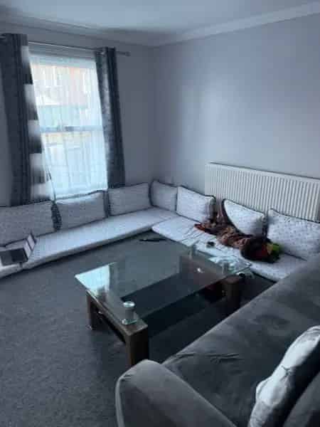 3 Bedroom House Near Gipsy Hill Station
