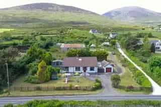 Detached 4 Bedroom Family Home with Sea Views and Large Shed