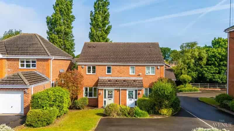 3 Bedroom Semi Detached House For Sale Streetly