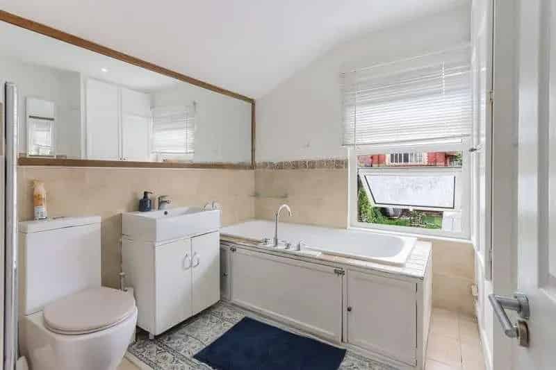3 Bed House For Sale Near Transport Links