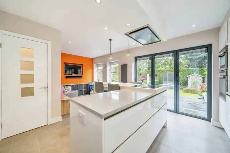Turnkey Family Home with Modern Kitchen and Garage