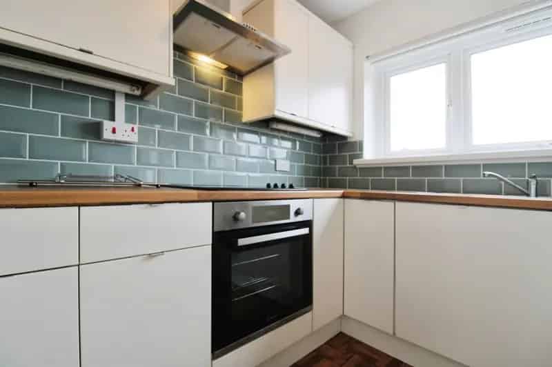 2 Bedroom Flat Whitchurch Garage No Chain Close City Centre M4 A470
