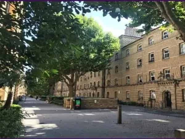 Large 1 Bedroom Flat near Victoria Station