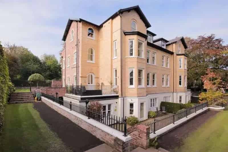 3 Bedroom Flat for Sale Hale Village
