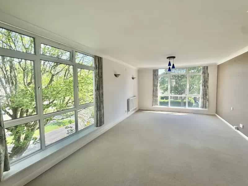 2 Bedroom Flat for Sale Folkestone Kent
