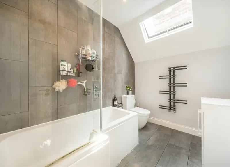 3 Bedroom Maisonette near Tooting Broadway Tube