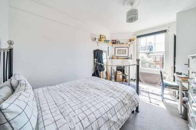 3 Bed Flat for Sale near Battersea Park