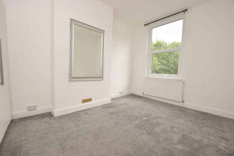 Two Double Bedroom End Terrace House in Chapel Allerton