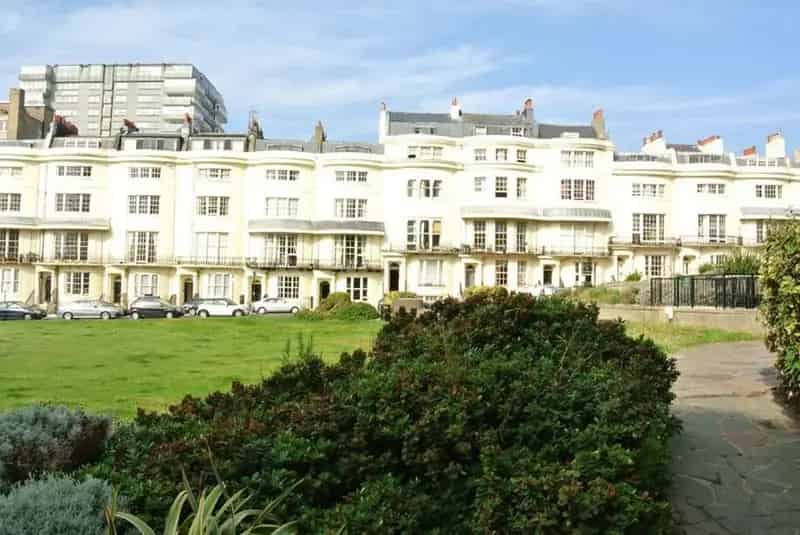First Floor Bedsit Flat to Rent Near Churchill Square