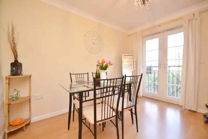 2 Bedroom Flat House to Rent