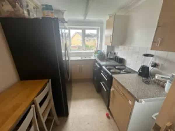 2 Double Bedroom Flat Communal Garden Balcony Parking