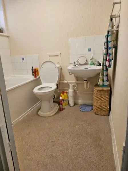 Flat For Rent in Coventry, England