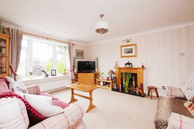 3 Bed Semi-Detached House in Wigginton