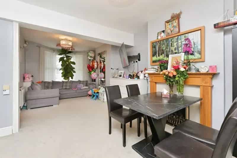 3-Bedroom House Spacious Garden Zero Deposit Available July