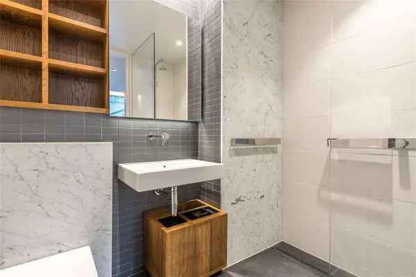 High Specification Apartment Bartholomew Close Farringdon London