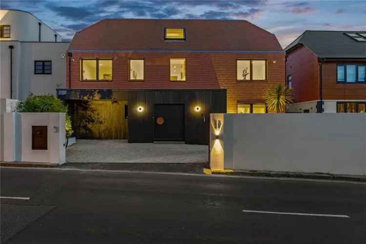 6 Bedroom Detached House for Sale