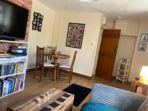 House For Rent in Stroud, England