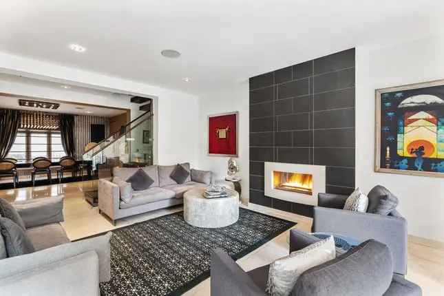 3-Bedroom Mayfair Apartment Near Hyde Park