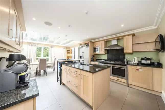 5 Bedroom Detached House for Sale in Teddington