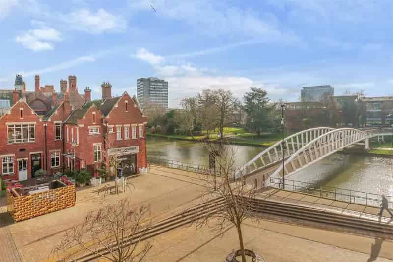 2 Bedroom Riverside Apartment - Modern City Living
