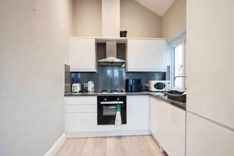 One Bedroom Apartment in Secure Gated Development Watford