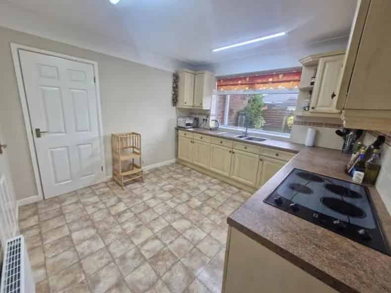 4 bed house for sale