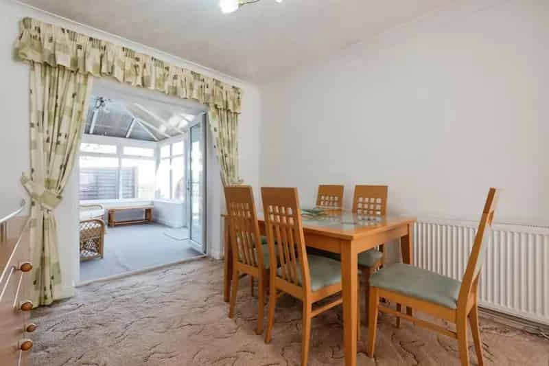 Spacious Detached Bungalow near Royston Station