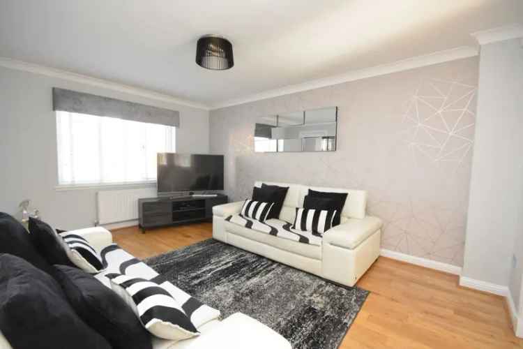 5 Bedroom Semi-Detached Villa with Private Garden and Ochil Hills Views