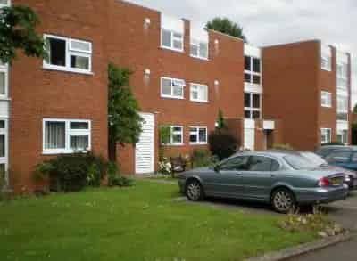 2 Bed Flat Northfield - Good Amenities & Transport