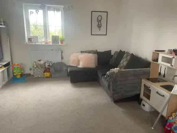 Large 2 Bed Coach House Finchampstead Private Parking