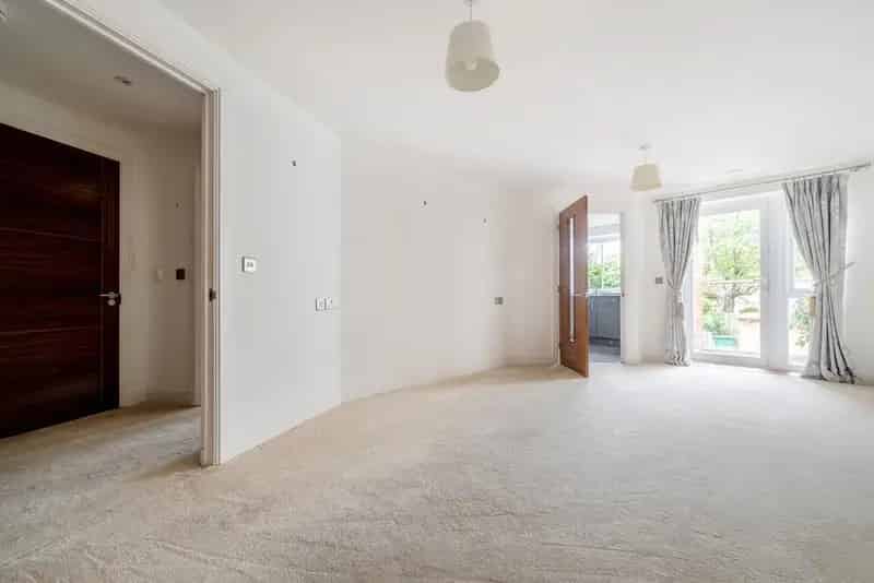 Flat For Sale , London, England