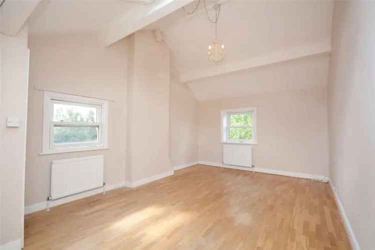 House For Sale in Leeds, England