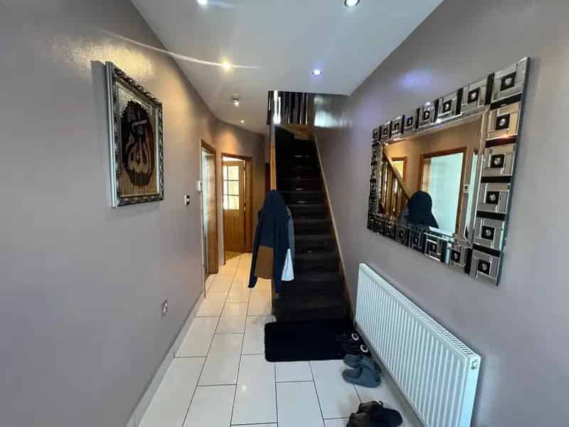 5 Bedroom Semi Detached House For Sale
