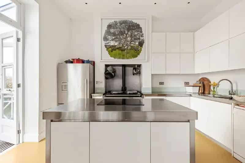 Seven Bedroom Semi Detached House Prime Location Private Garden