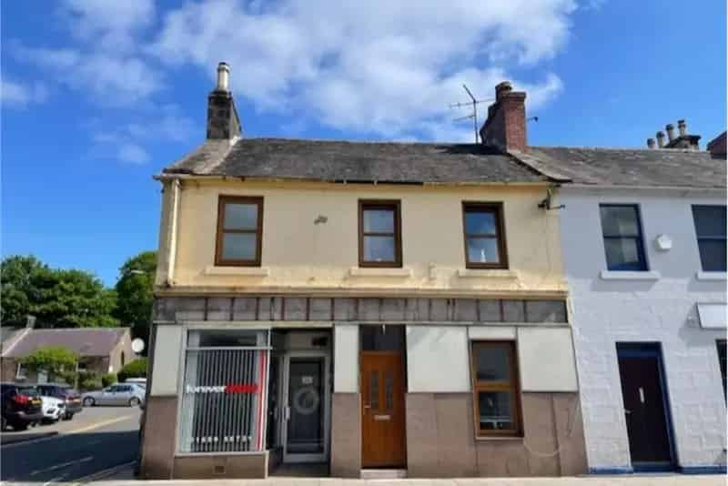 3 Bed Commercial Property with Shop Premises