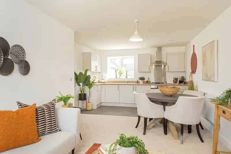 Luxury 2-Bed Apartment with Parking and 999 Year Lease