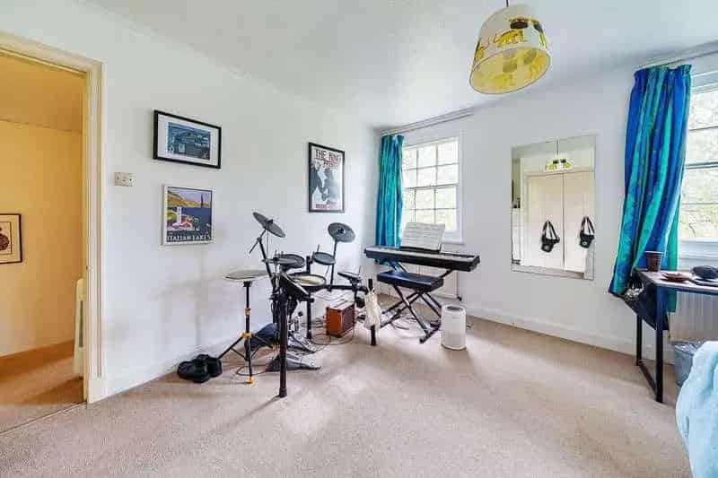 4 bed flat for sale
