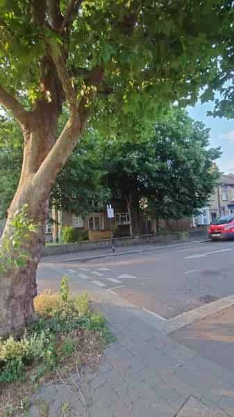 Refurbished Flat near Train Station Quiet Location