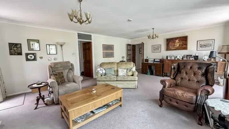 4 Bedroom Bungalow For Sale in Westbury