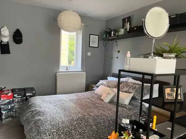 Spacious Studio Flat near Barnes Putney with Free Parking