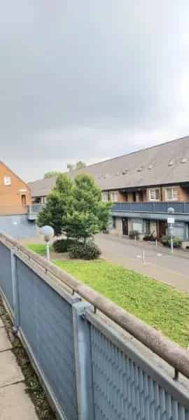 Spacious 1 Bedroom Flat Near Transport and Shops